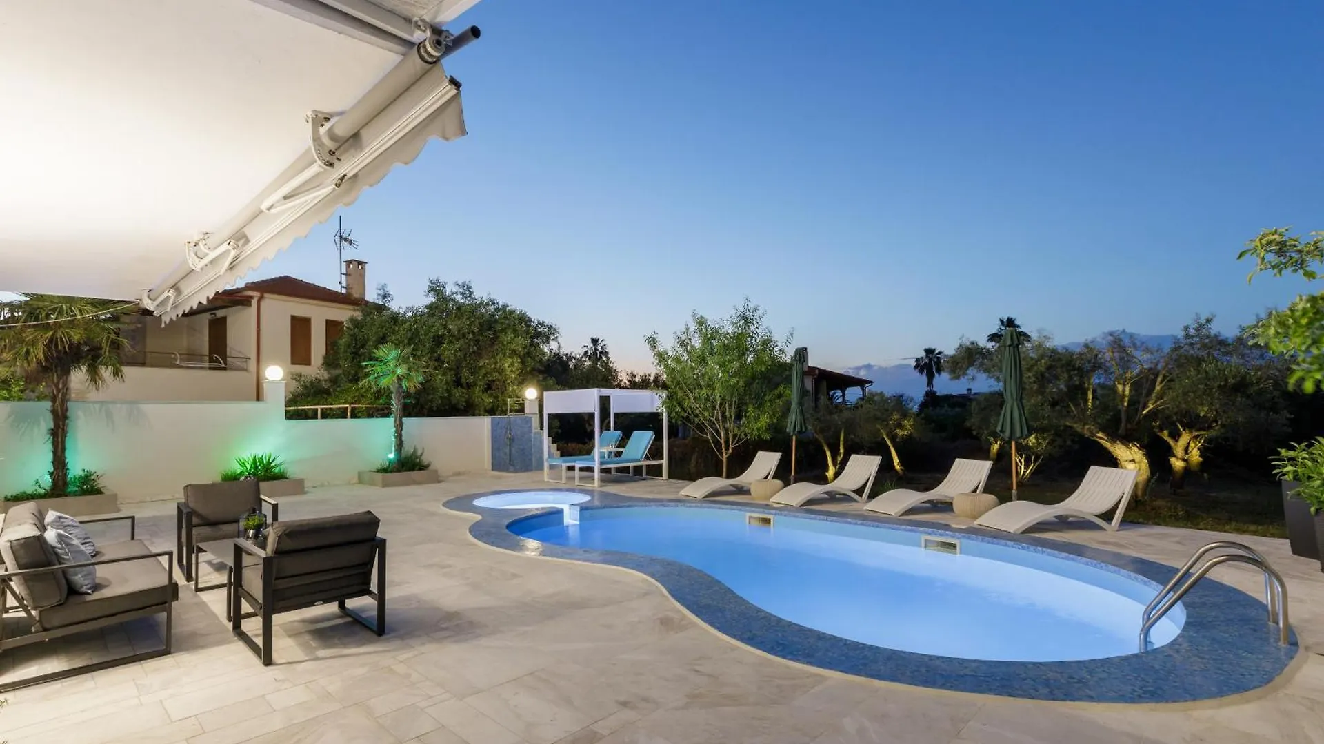 Stork Apartments Hanioti Greece